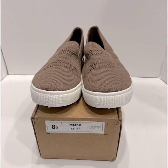 Journee Meika Slip-On Sneaker
Slip-On Women’s Comfort Knit Casual Shoes 8.5 - Picture 4 of 15